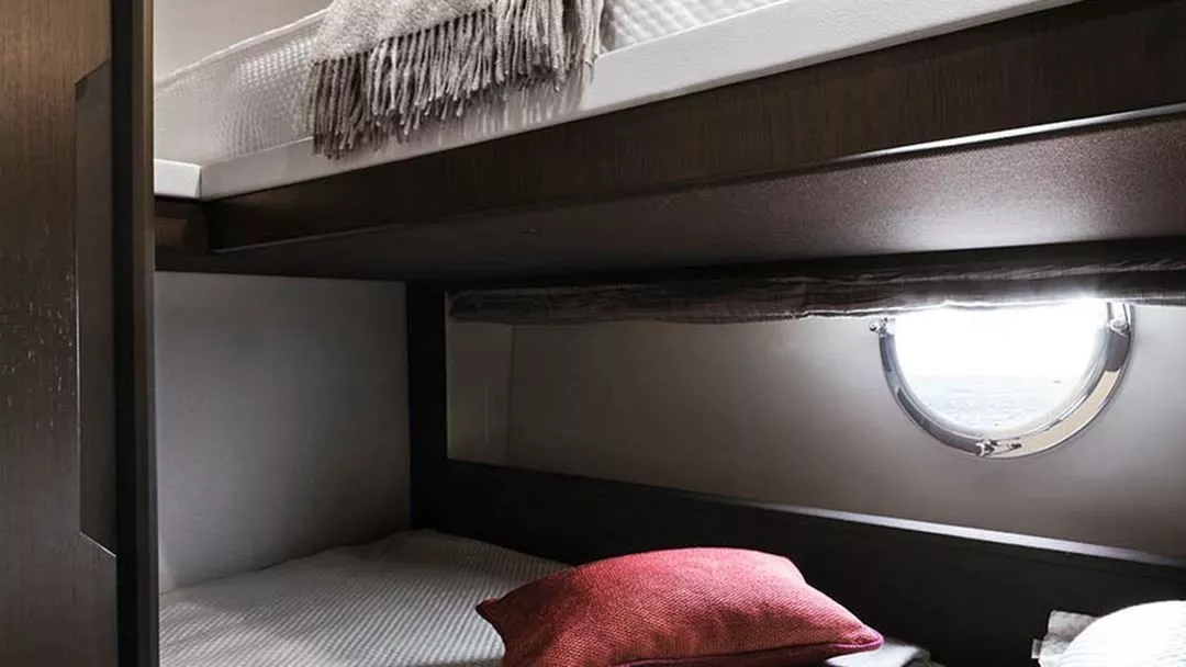 https://dev-api.arconyachts.com/storage/media/21020/conversions/790_9627980052-optimize.webp