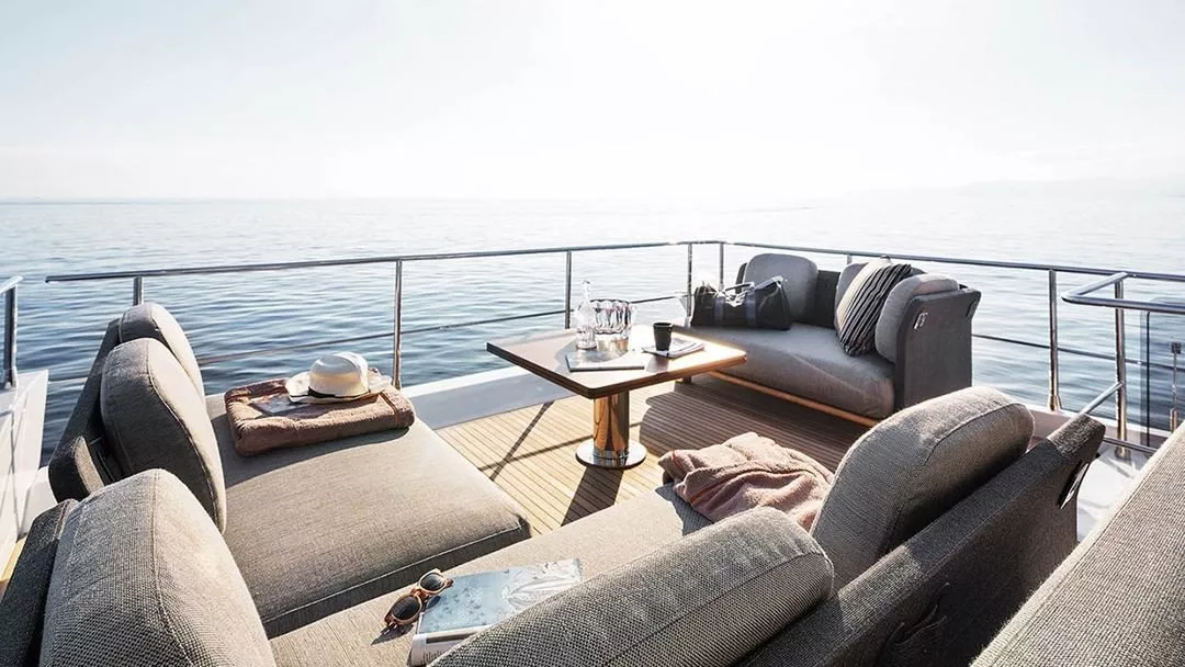 https://dev-api.arconyachts.com/storage/media/21023/conversions/790_1600125370-optimize.webp