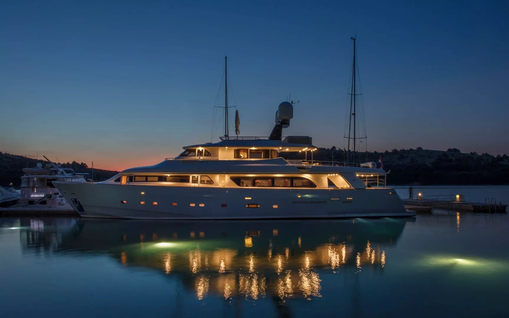 https://dev-api.arconyachts.com/storage/media/21031/conversions/789_9859189736-optimize.webp