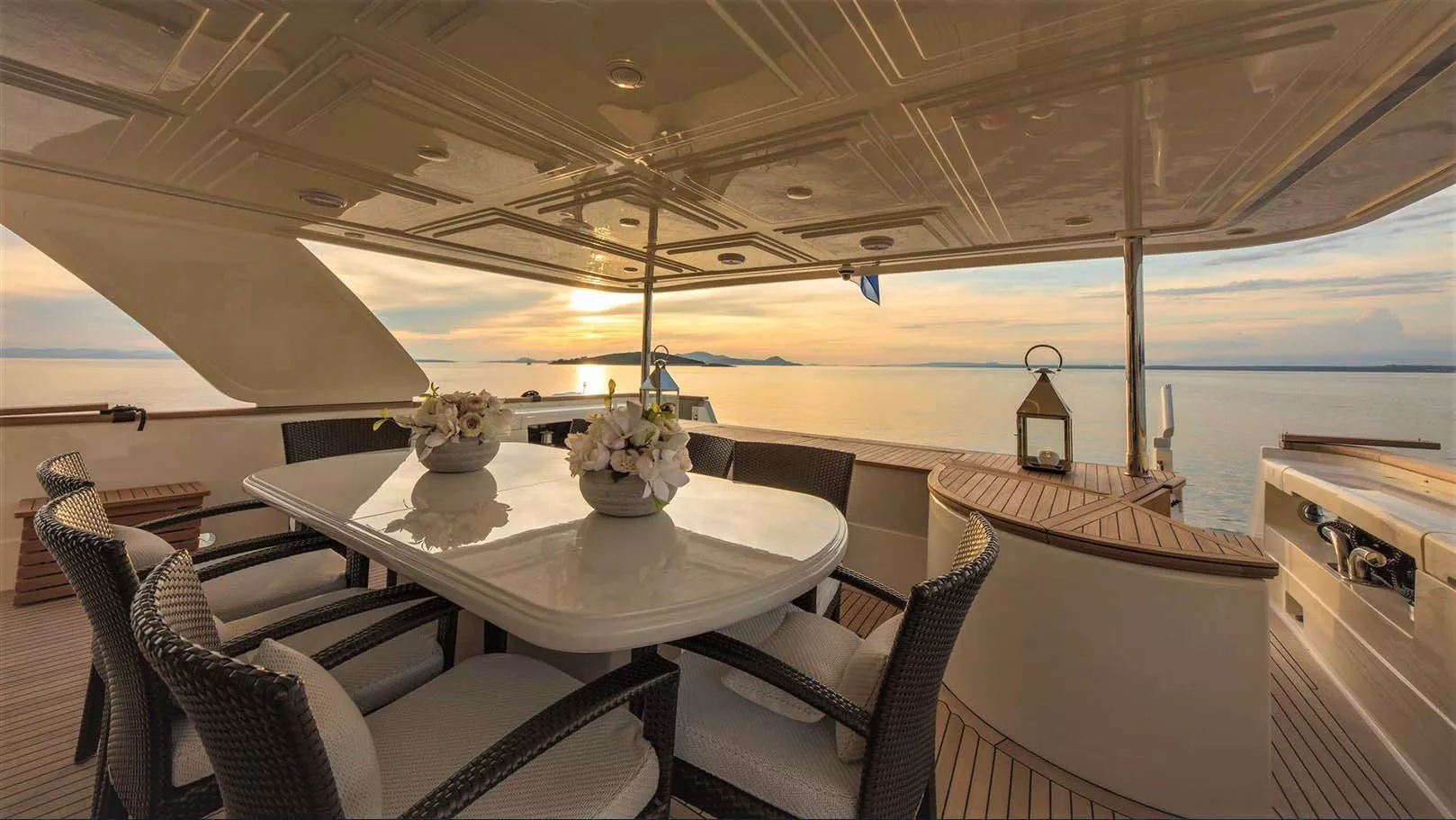 https://dev-api.arconyachts.com/storage/media/21033/conversions/789_5205714337-optimize.webp