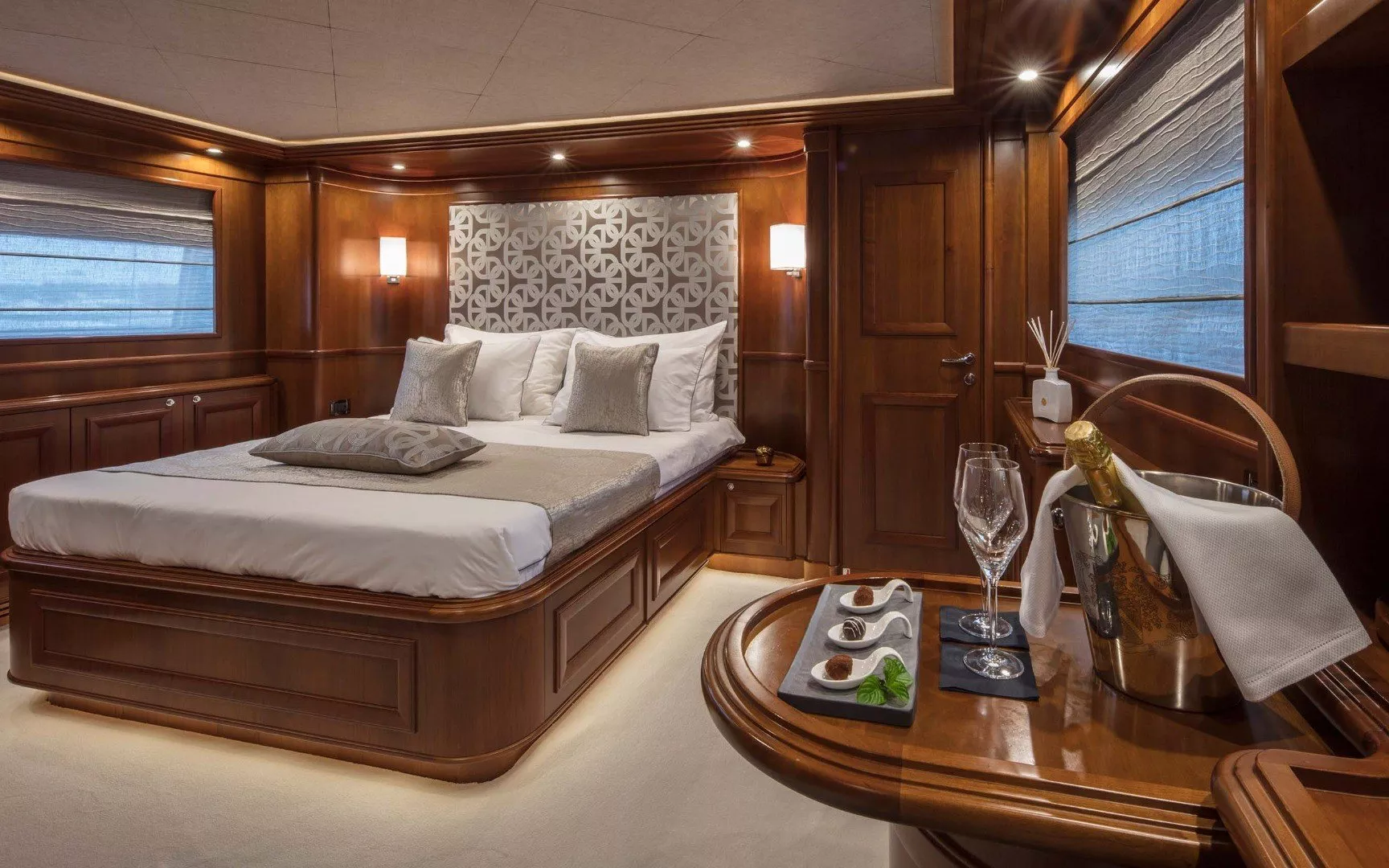 https://dev-api.arconyachts.com/storage/media/21037/conversions/789_8602715169-optimize.webp