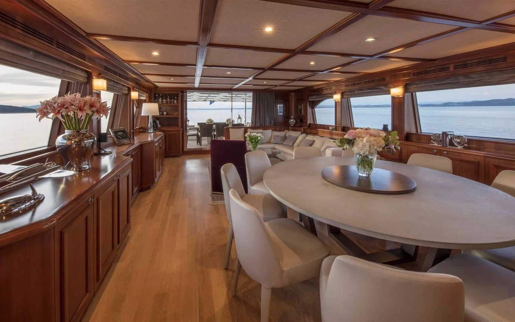 https://dev-api.arconyachts.com/storage/media/21038/conversions/789_4779391474-optimize.webp