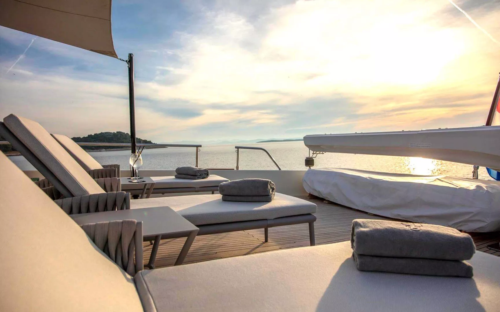 https://dev-api.arconyachts.com/storage/media/21045/conversions/789_4491401366-optimize.webp
