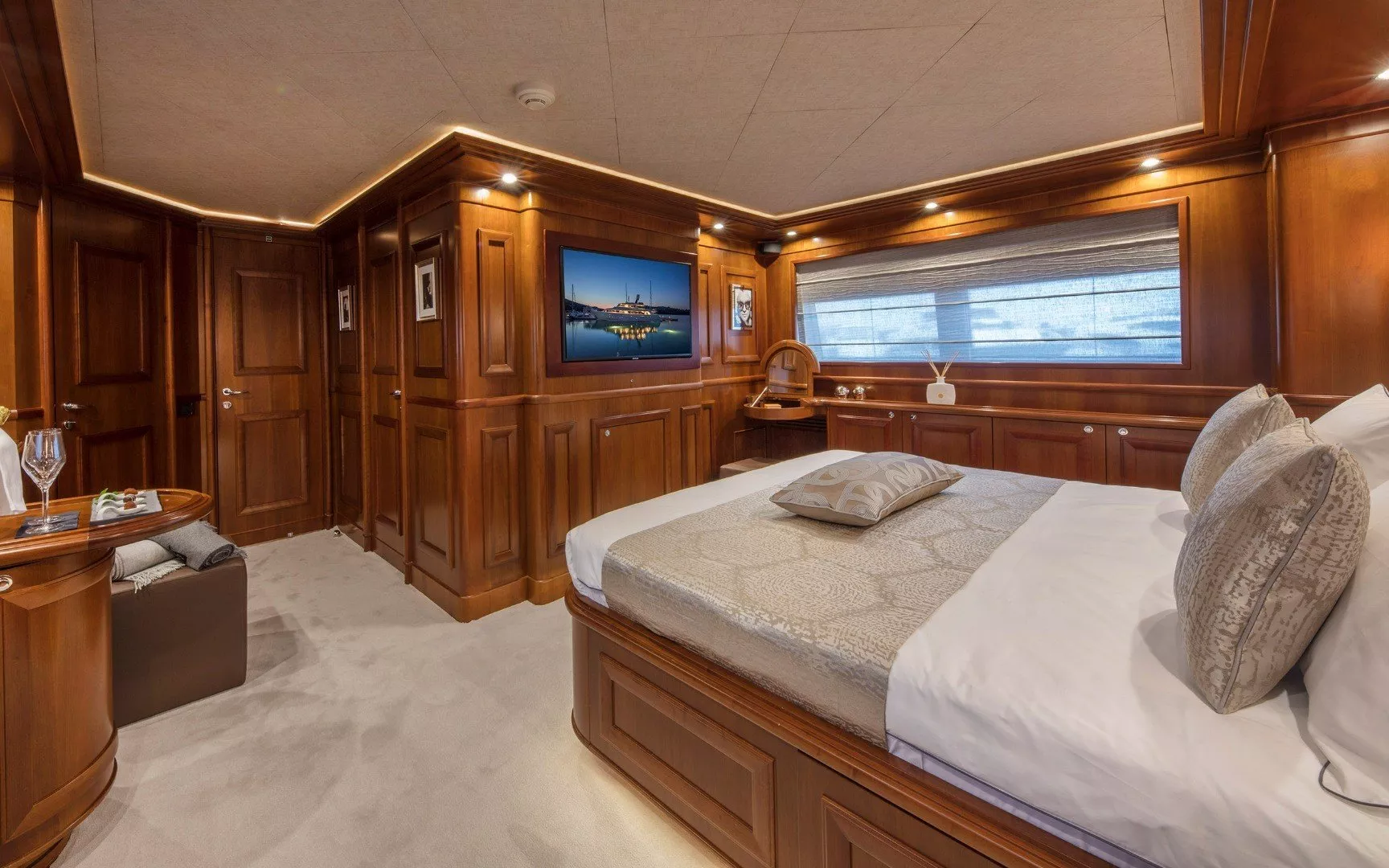 https://dev-api.arconyachts.com/storage/media/21046/conversions/789_2897319429-optimize.webp