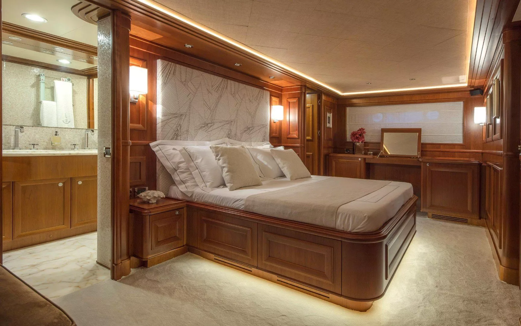 https://dev-api.arconyachts.com/storage/media/21047/conversions/789_9121324946-optimize.webp