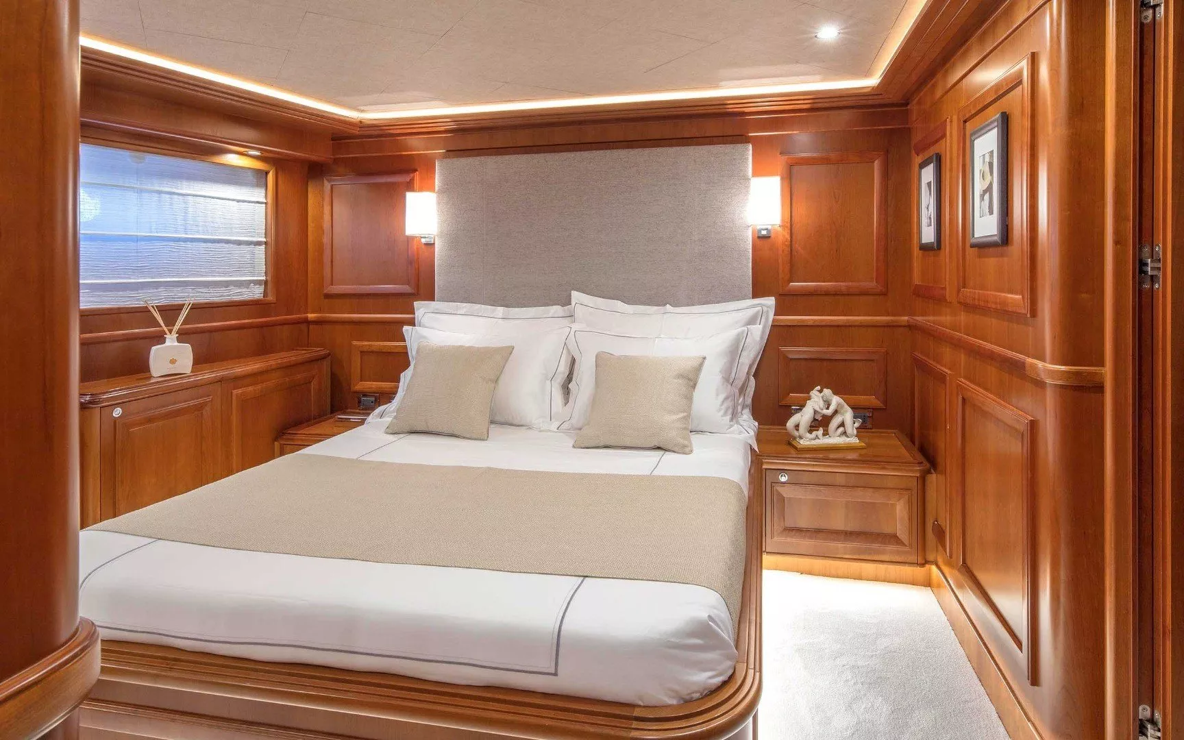 https://dev-api.arconyachts.com/storage/media/21053/conversions/789_0134265050-optimize.webp