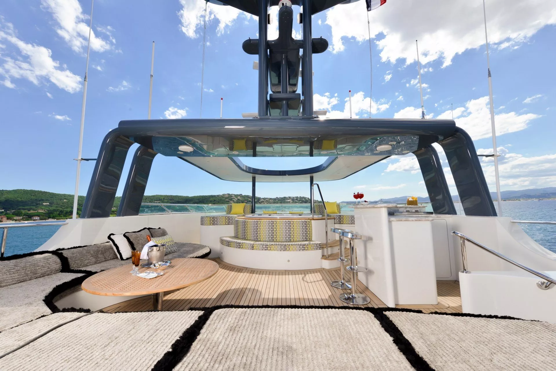 https://dev-api.arconyachts.com/storage/media/21080/conversions/787_1987203049-optimize.webp