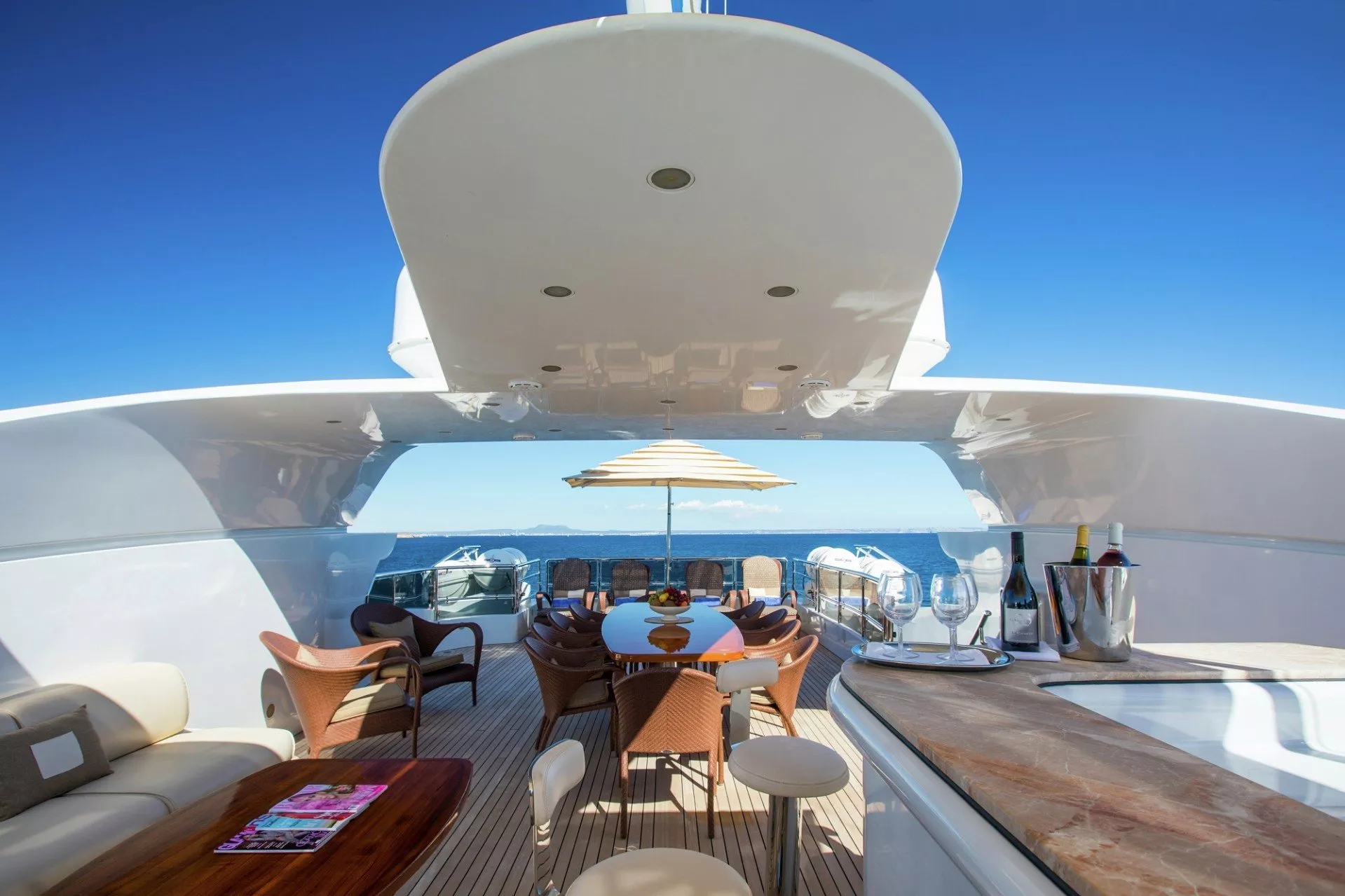 https://dev-api.arconyachts.com/storage/media/21106/conversions/785_5951202485-optimize.webp