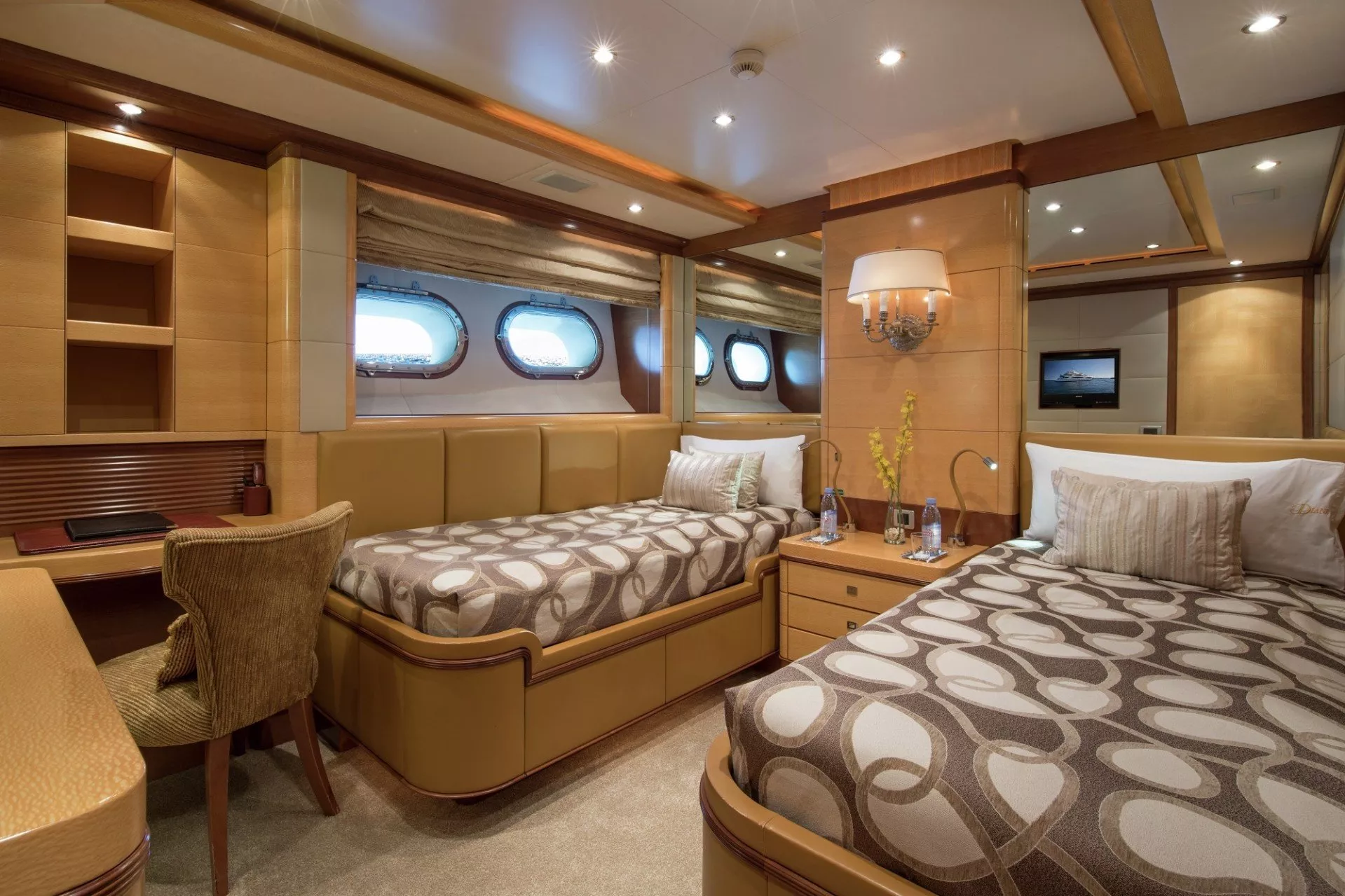 https://dev-api.arconyachts.com/storage/media/21111/conversions/785_8811811146-optimize.webp