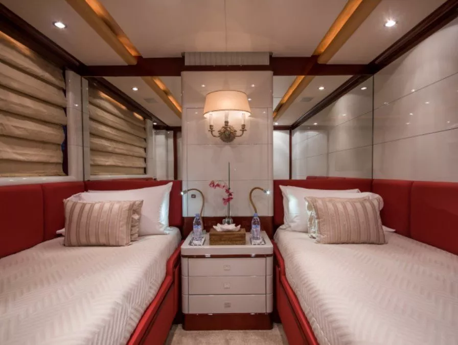 https://dev-api.arconyachts.com/storage/media/21114/conversions/785_1123302069-optimize.webp