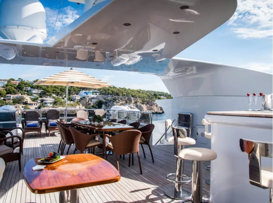 https://dev-api.arconyachts.com/storage/media/21117/conversions/785_2085494039-optimize.webp