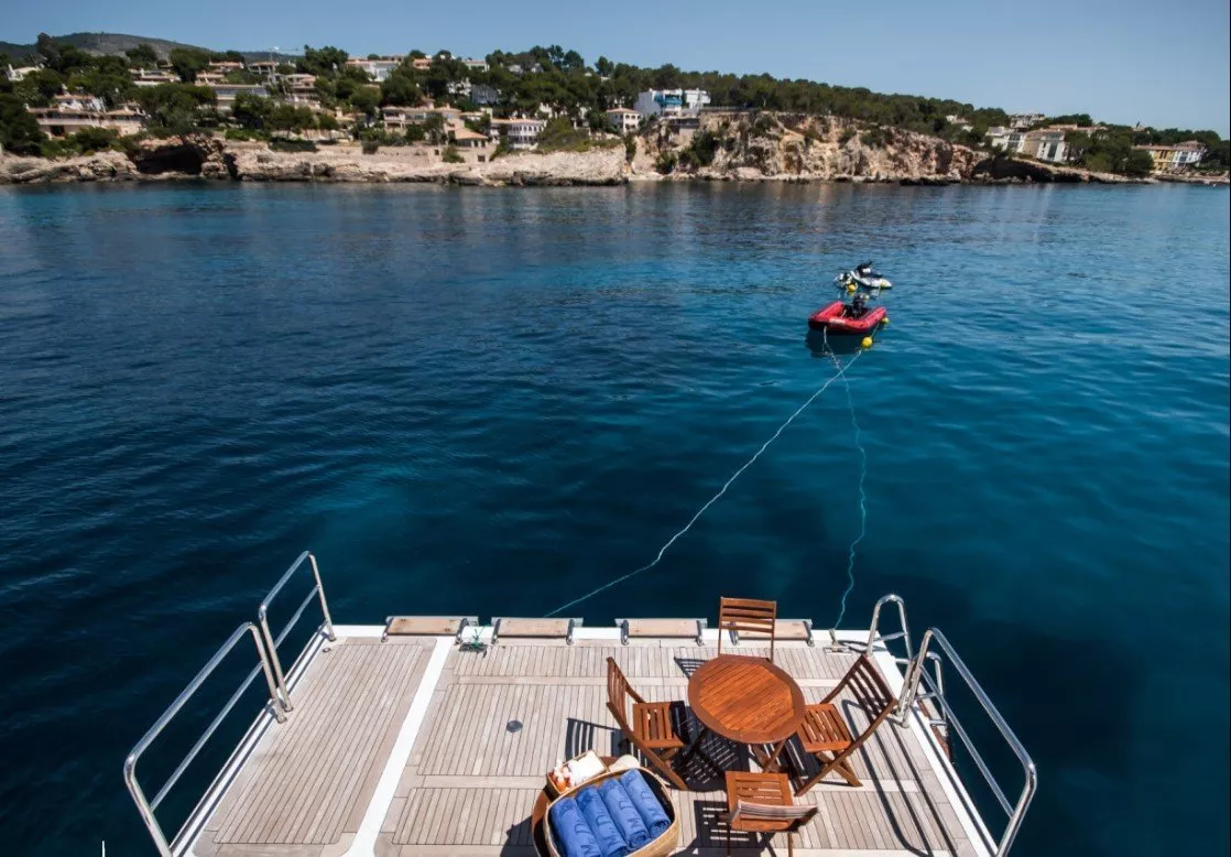 https://dev-api.arconyachts.com/storage/media/21120/conversions/785_4506610184-optimize.webp