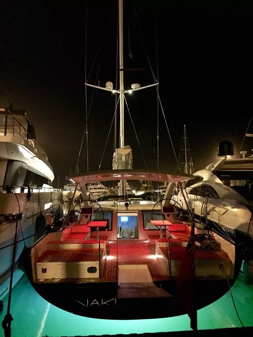 https://dev-api.arconyachts.com/storage/media/21128/conversions/784_0199286332-optimize.webp
