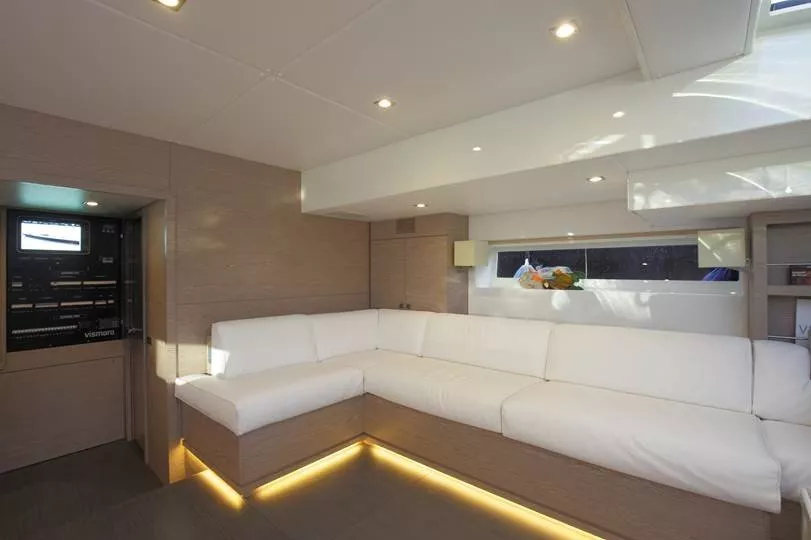 https://dev-api.arconyachts.com/storage/media/21129/conversions/784_5624936428-optimize.webp