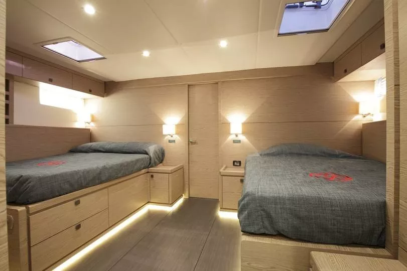 https://dev-api.arconyachts.com/storage/media/21137/conversions/784_9597594510-optimize.webp