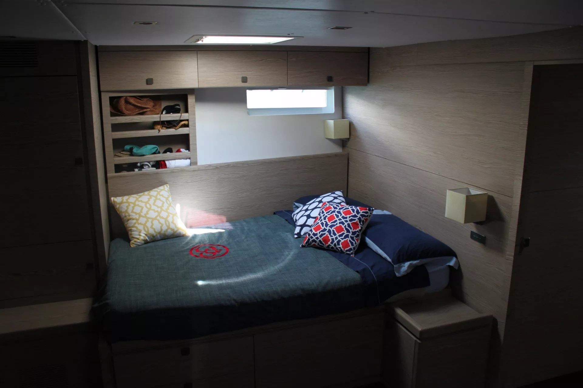 https://dev-api.arconyachts.com/storage/media/21139/conversions/784_6334945565-optimize.webp