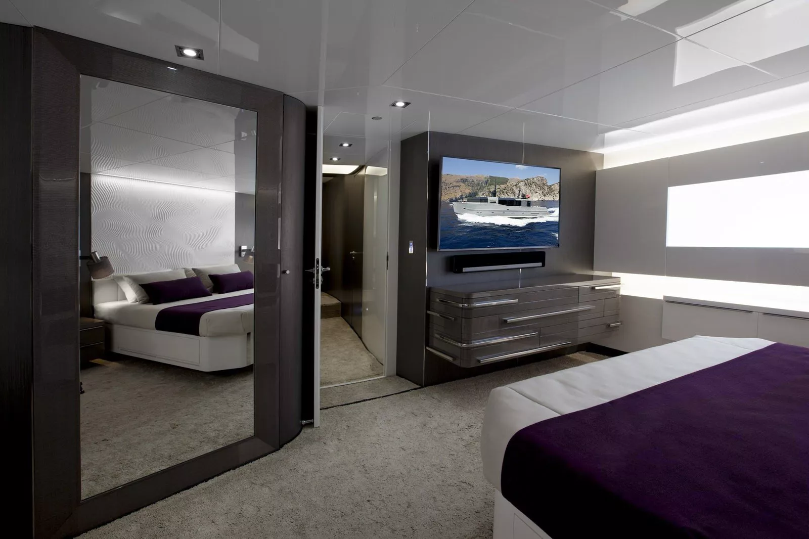 https://dev-api.arconyachts.com/storage/media/21168/conversions/782_5816026341-optimize.webp