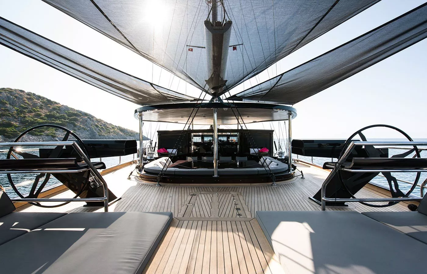 https://dev-api.arconyachts.com/storage/media/21240/conversions/500_9375224621-optimize.webp