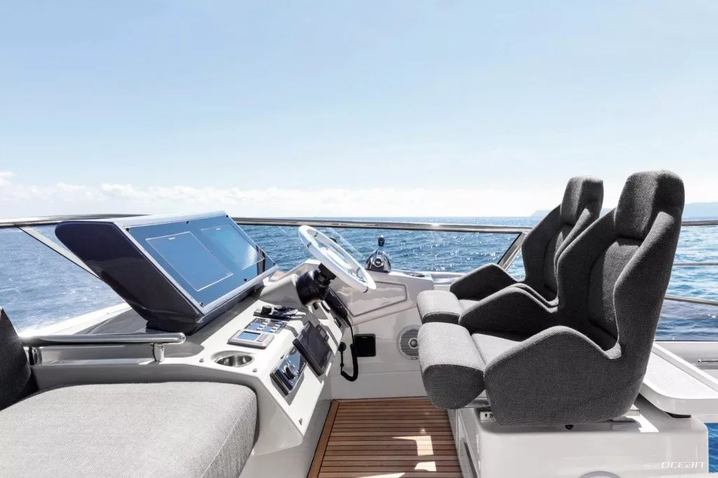 https://dev-api.arconyachts.com/storage/media/21269/conversions/779_3456532092-optimize.webp