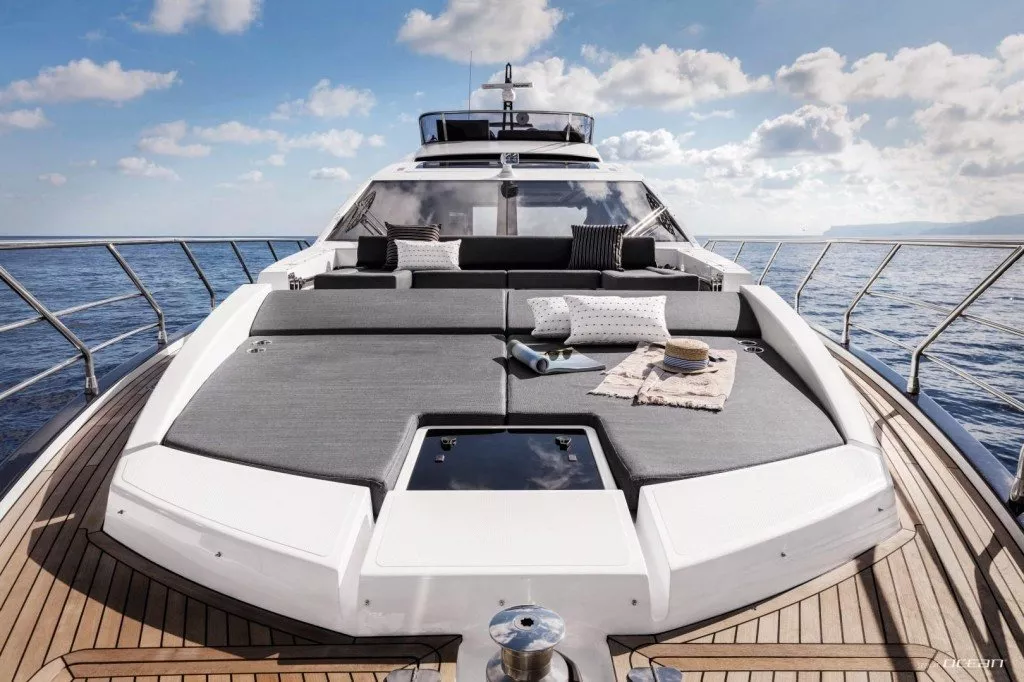 https://dev-api.arconyachts.com/storage/media/21270/conversions/779_1978067708-optimize.webp