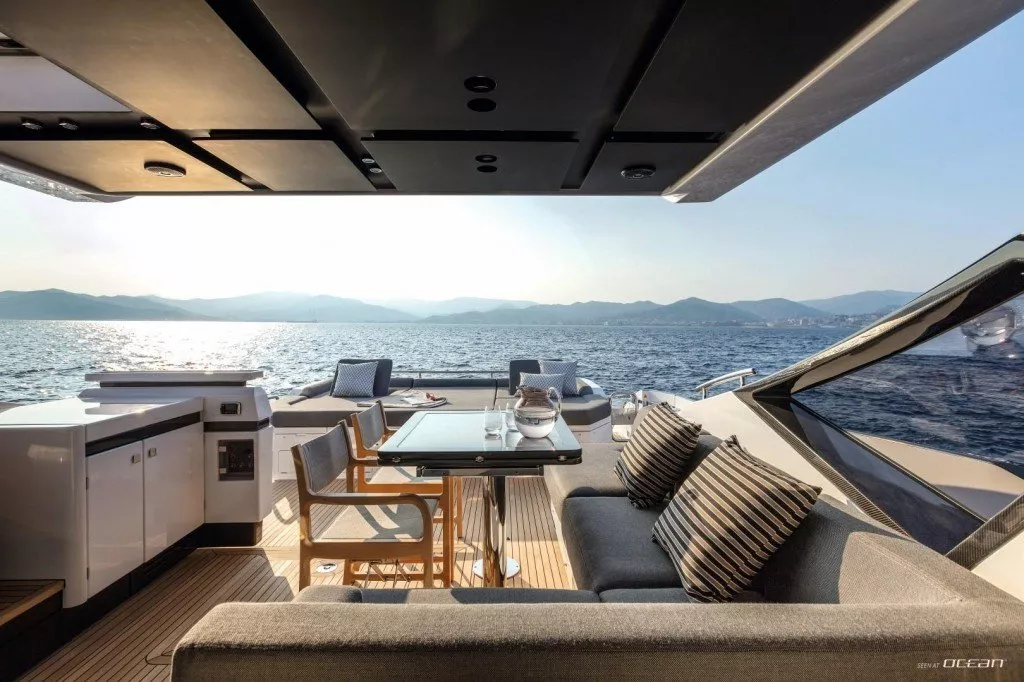 https://dev-api.arconyachts.com/storage/media/21272/conversions/779_3336339577-optimize.webp