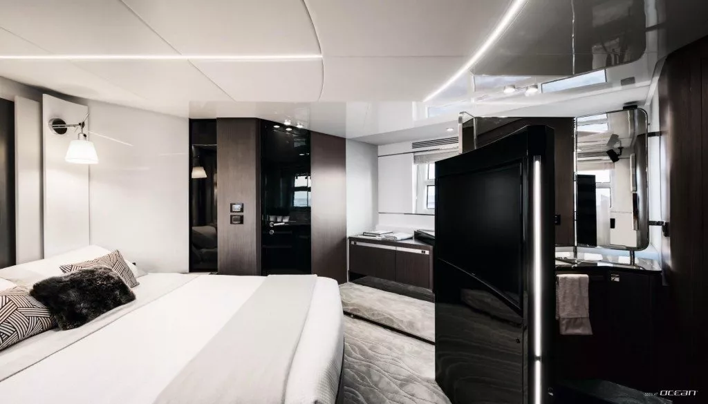 https://dev-api.arconyachts.com/storage/media/21281/conversions/779_4294732765-optimize.webp