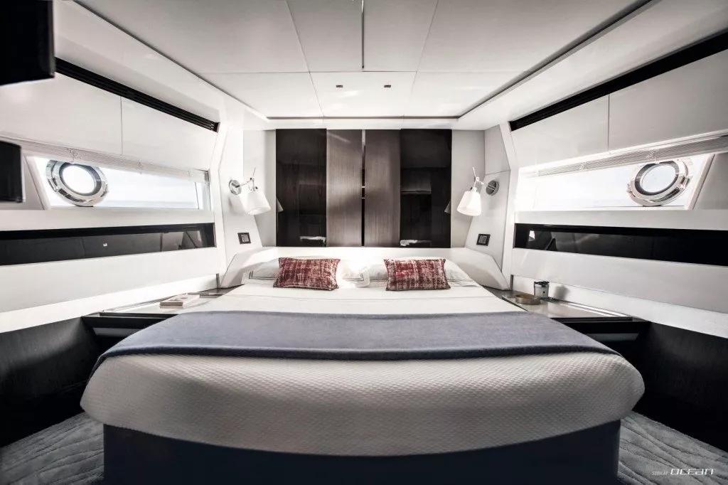 https://dev-api.arconyachts.com/storage/media/21282/conversions/779_7501255265-optimize.webp