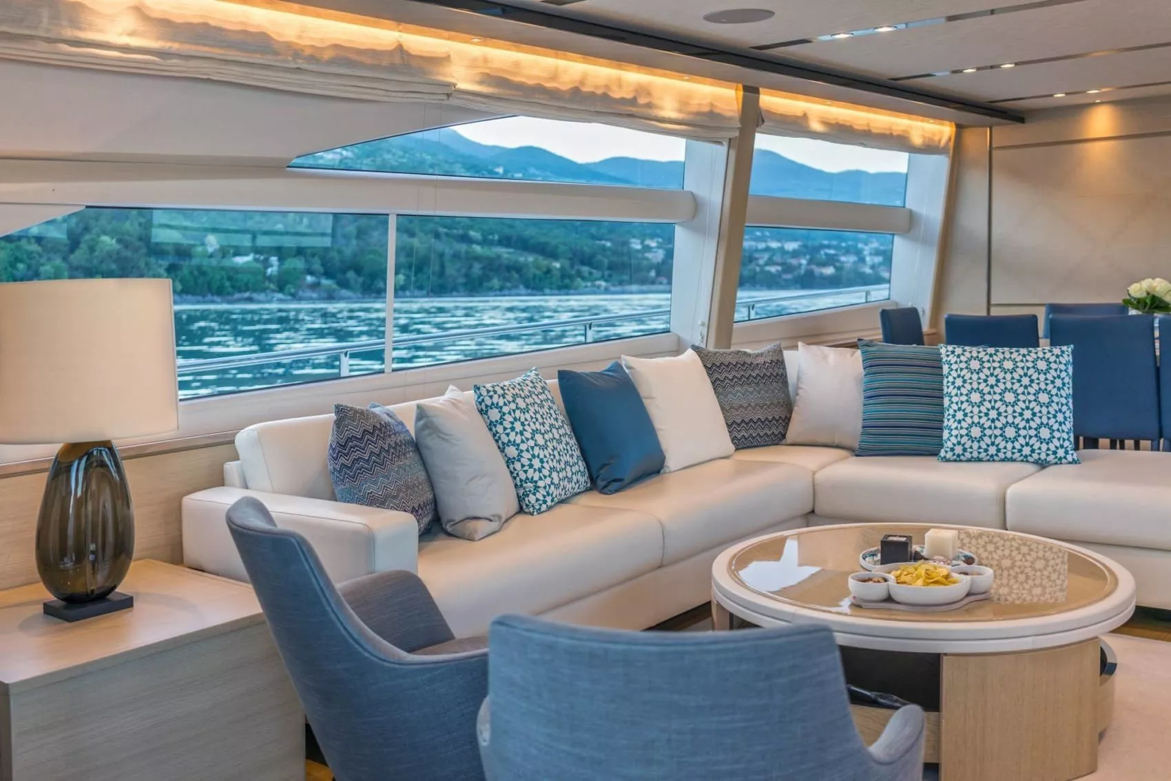 https://dev-api.arconyachts.com/storage/media/21292/conversions/778_2530066742-optimize.webp