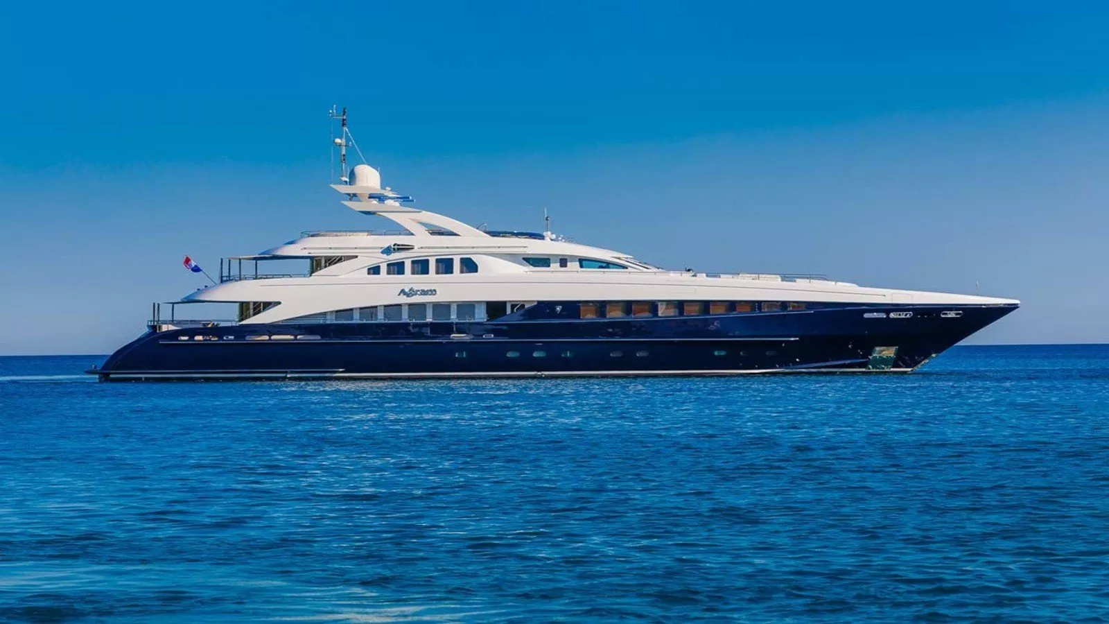 https://dev-api.arconyachts.com/storage/media/21302/conversions/777_9927371382-optimize.webp