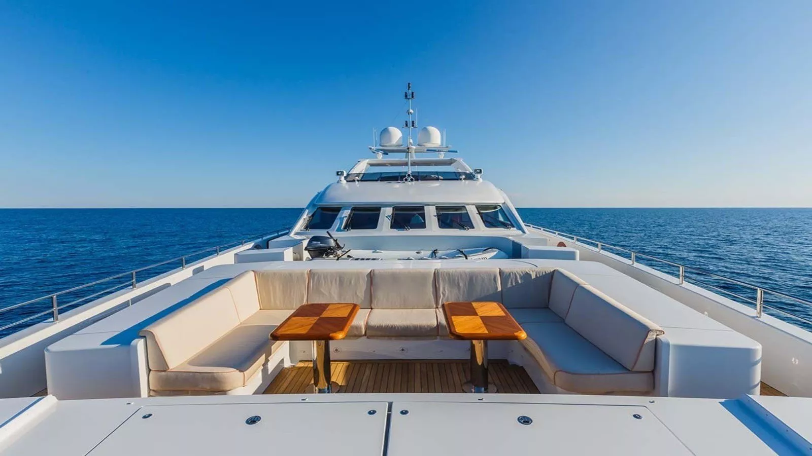 https://dev-api.arconyachts.com/storage/media/21303/conversions/777_0572123575-optimize.webp