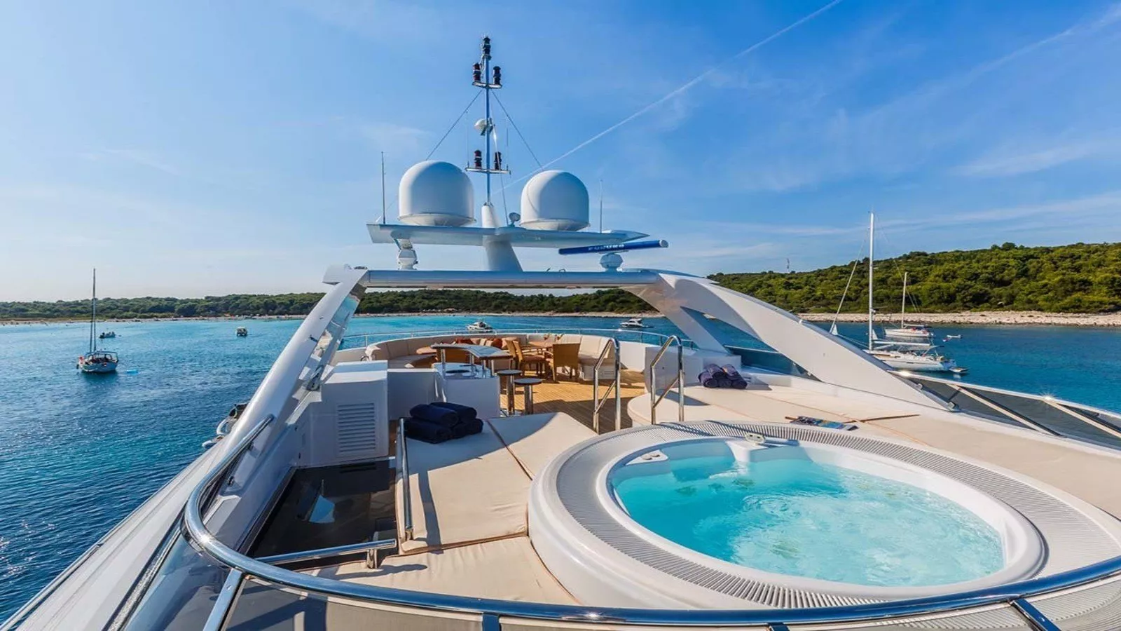 https://dev-api.arconyachts.com/storage/media/21304/conversions/777_3190142039-optimize.webp