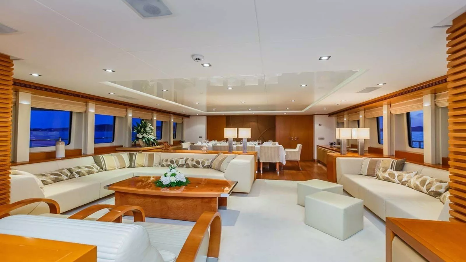 https://dev-api.arconyachts.com/storage/media/21306/conversions/777_2075171738-optimize.webp
