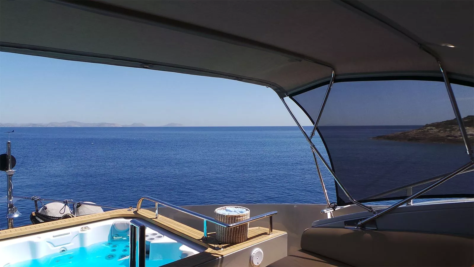 https://dev-api.arconyachts.com/storage/media/21325/conversions/138_6772336003-optimize.webp