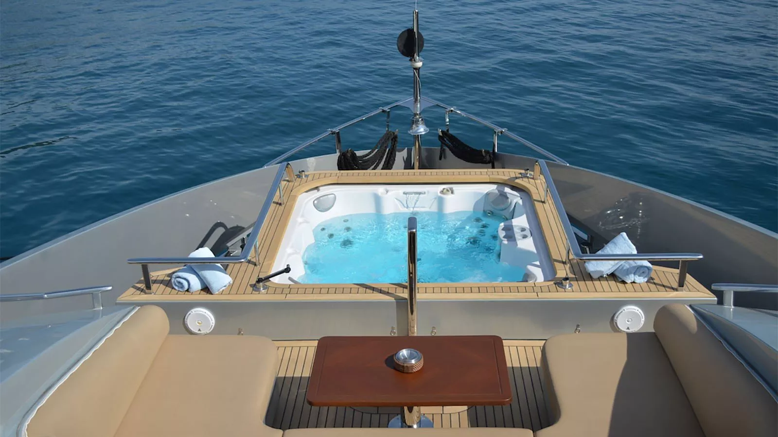 https://dev-api.arconyachts.com/storage/media/21326/conversions/138_4417288409-optimize.webp
