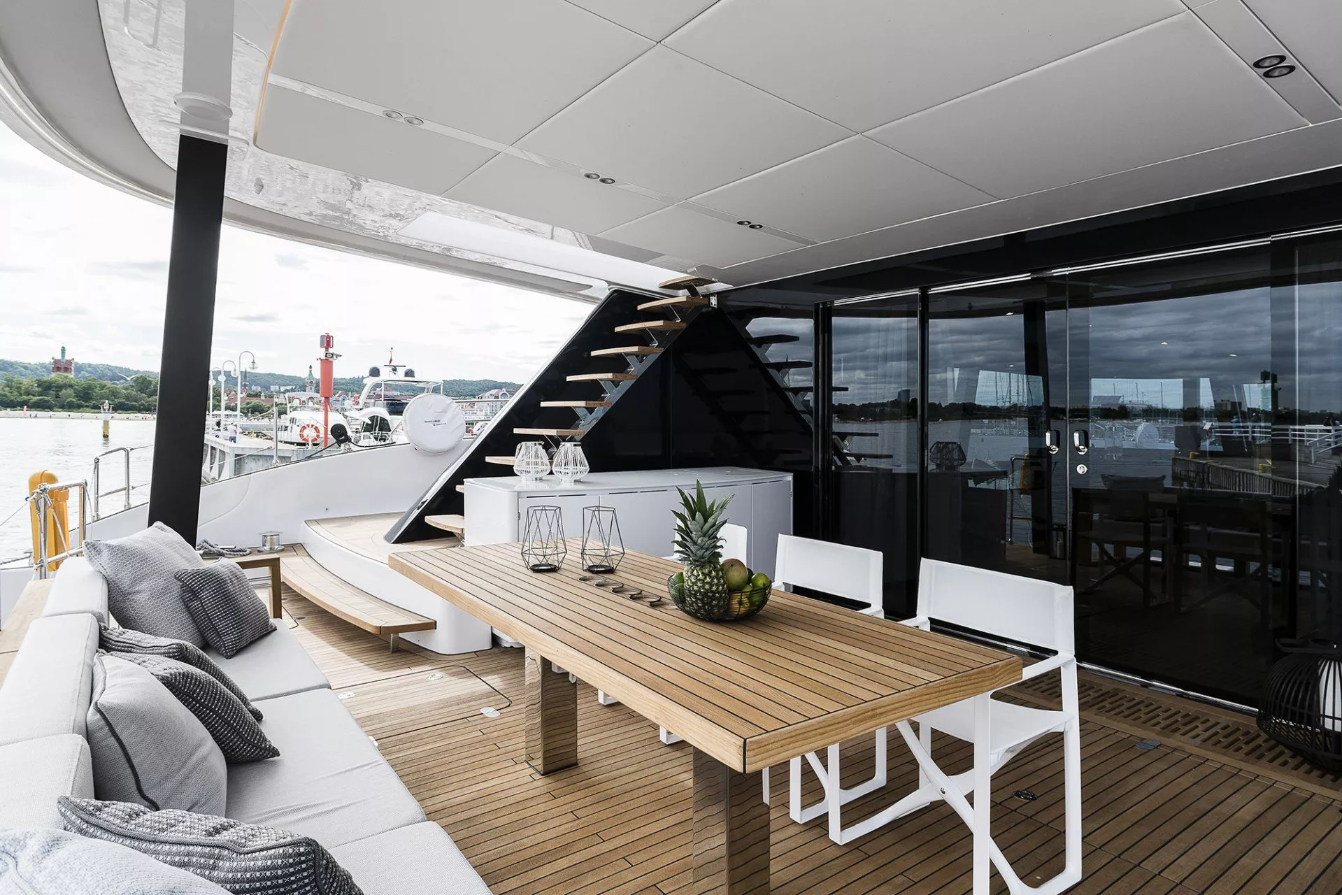 https://dev-api.arconyachts.com/storage/media/21332/conversions/776_5642849428-optimize.webp