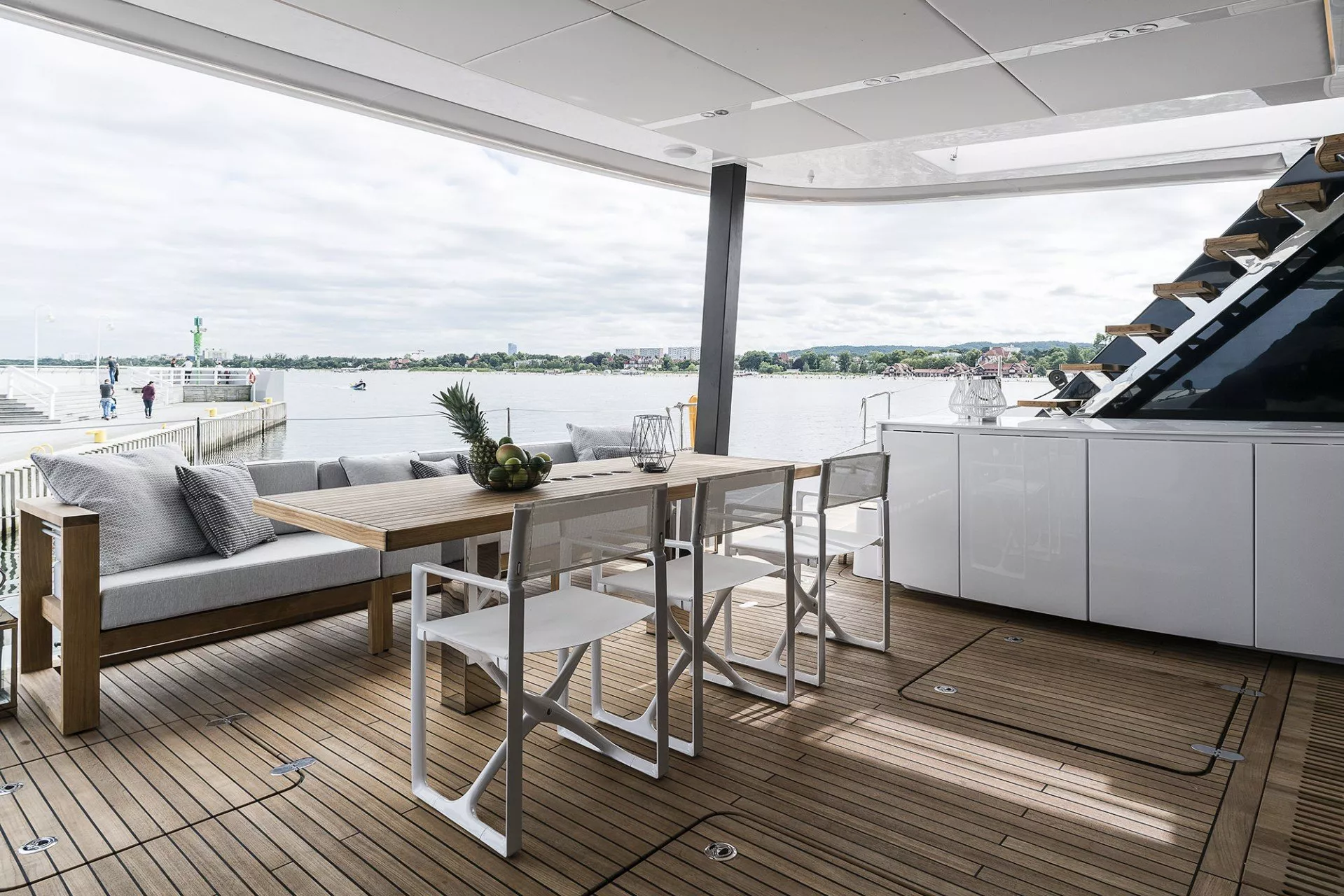 https://dev-api.arconyachts.com/storage/media/21333/conversions/776_4526523511-optimize.webp