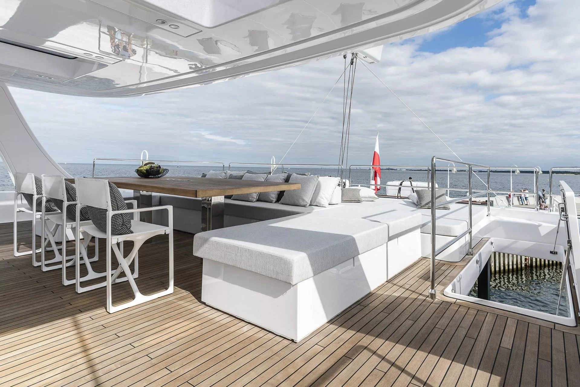 https://dev-api.arconyachts.com/storage/media/21334/conversions/776_0755045846-optimize.webp