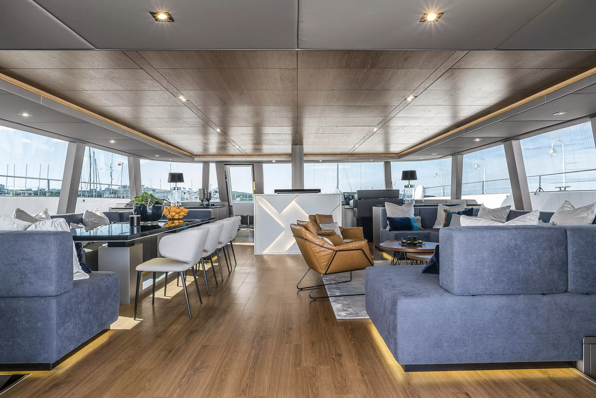 https://dev-api.arconyachts.com/storage/media/21335/conversions/776_6442573265-optimize.webp