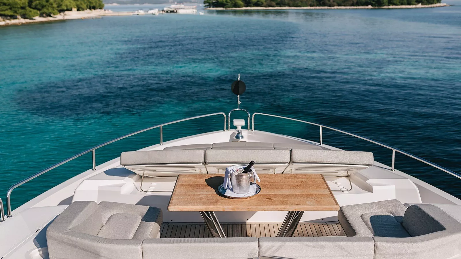https://dev-api.arconyachts.com/storage/media/21352/conversions/775_8513620297-optimize.webp