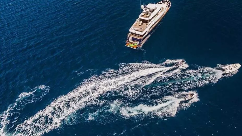 https://dev-api.arconyachts.com/storage/media/21372/conversions/774_6702848554-optimize.webp