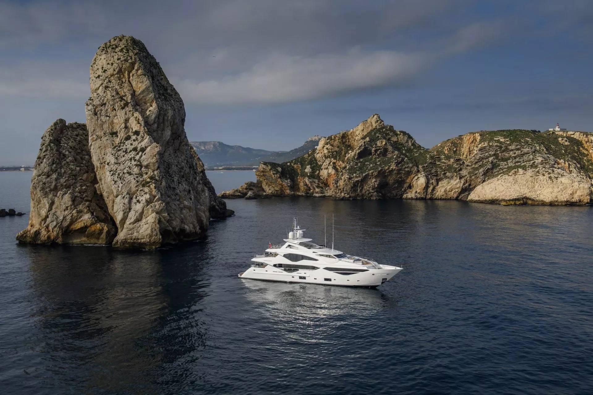 https://dev-api.arconyachts.com/storage/media/21420/conversions/772_7625539336-optimize.webp