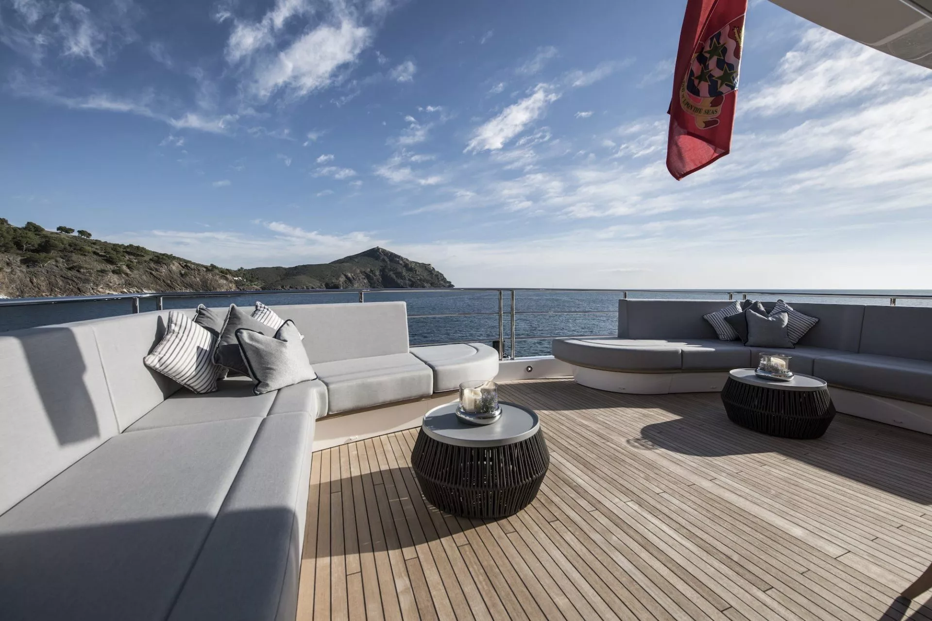 https://dev-api.arconyachts.com/storage/media/21423/conversions/772_1390128784-optimize.webp