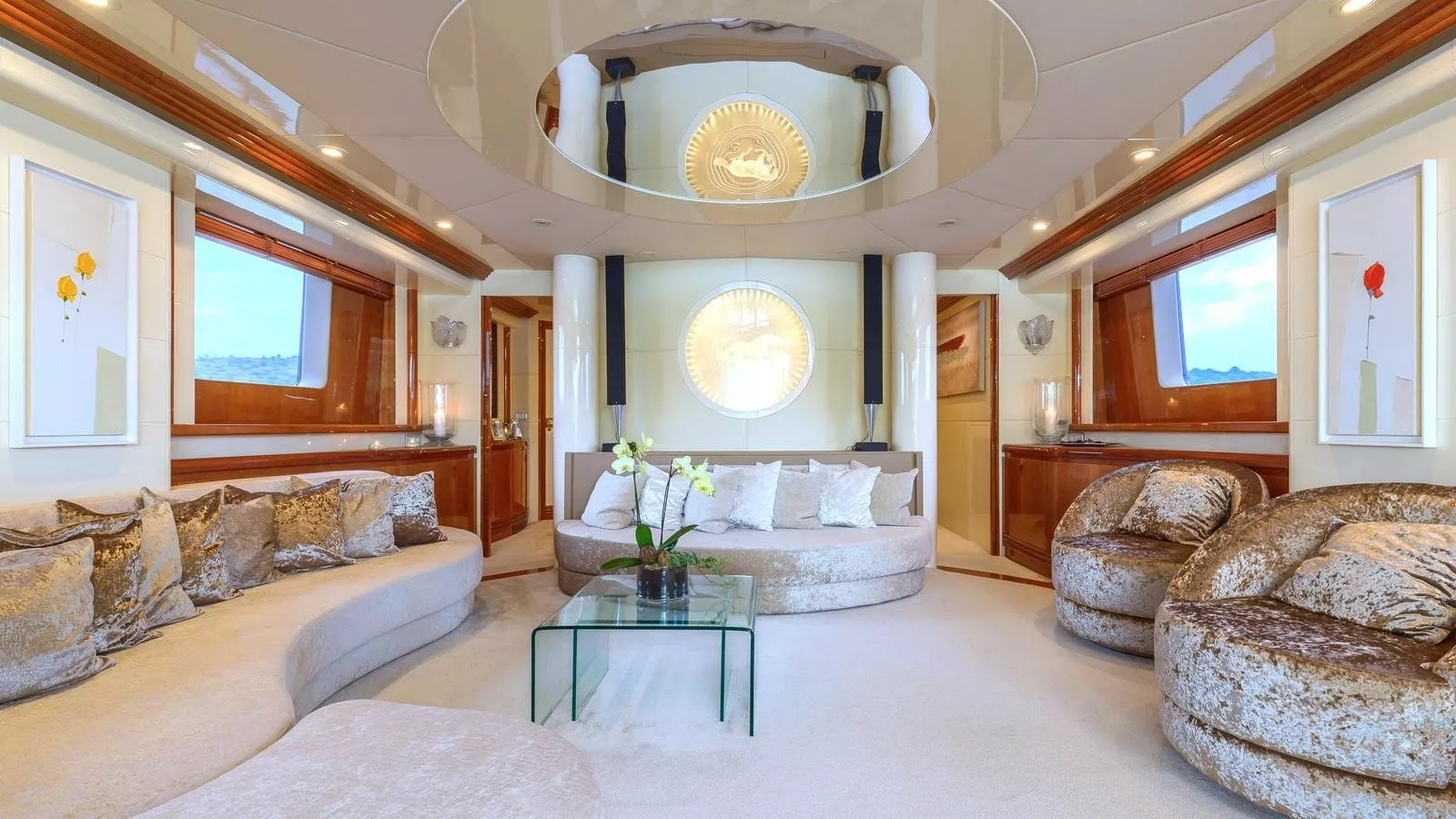 https://dev-api.arconyachts.com/storage/media/21464/conversions/305_3058043986-optimize.webp