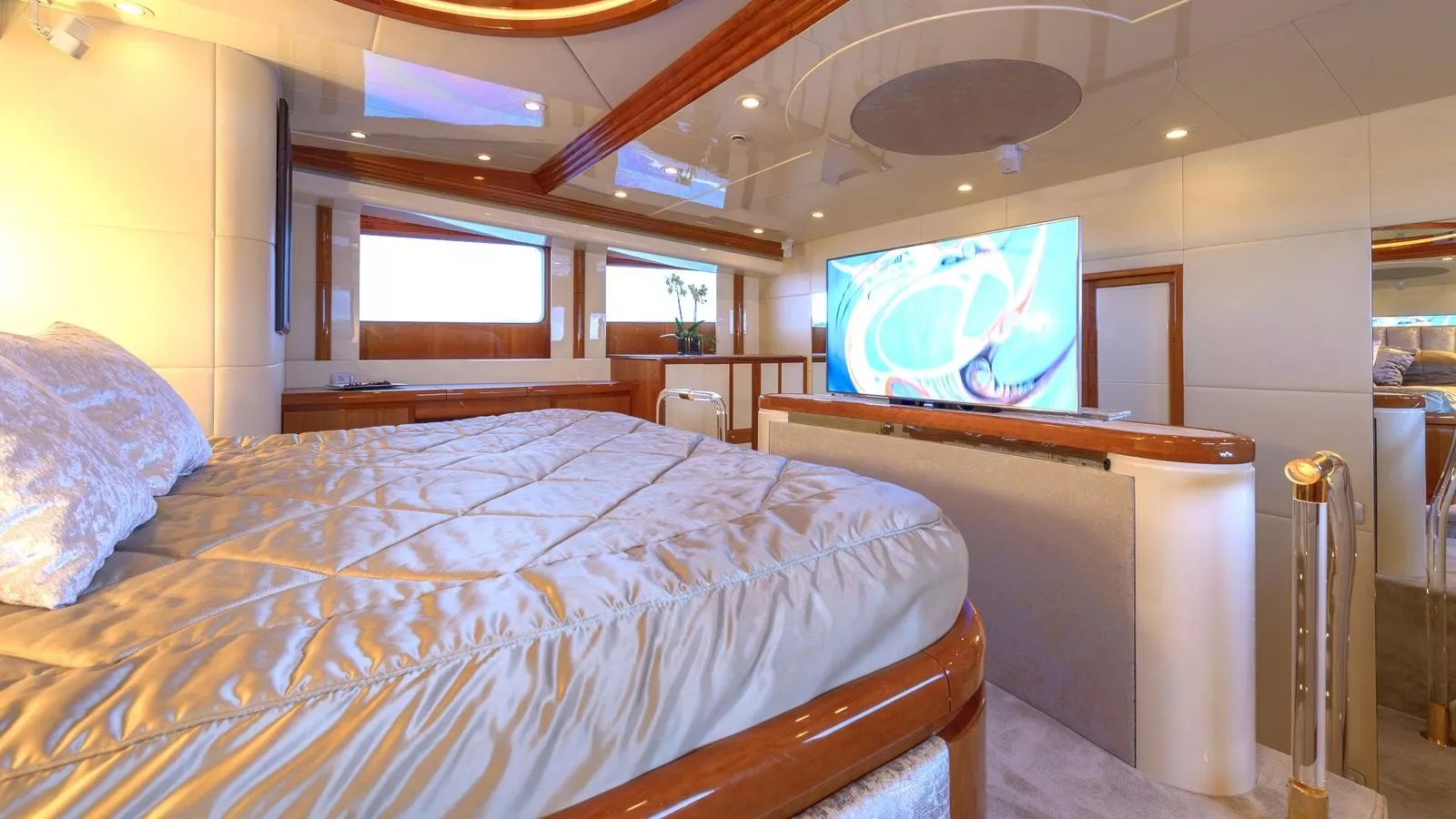 https://dev-api.arconyachts.com/storage/media/21466/conversions/305_3385779098-optimize.webp