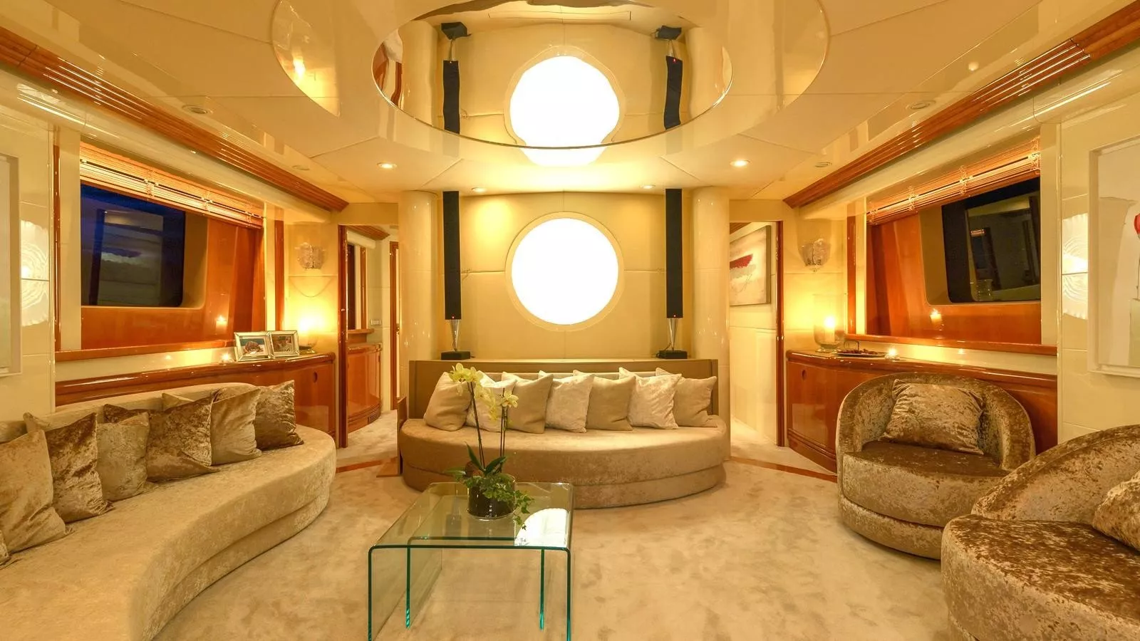 https://dev-api.arconyachts.com/storage/media/21473/conversions/305_5070652629-optimize.webp