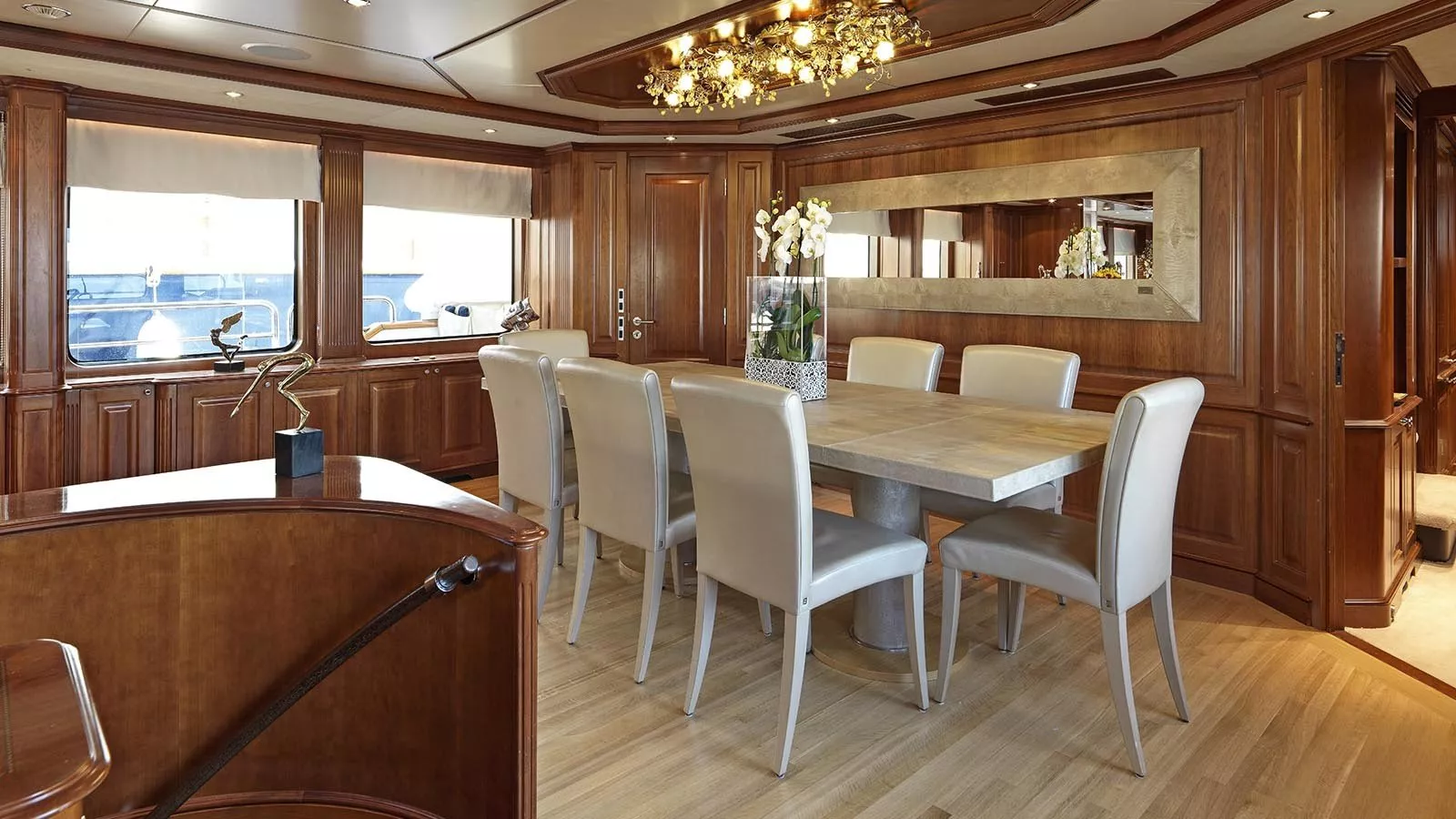 https://dev-api.arconyachts.com/storage/media/21512/conversions/769_4400203962-optimize.webp