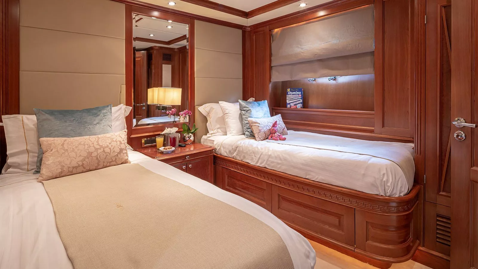 https://dev-api.arconyachts.com/storage/media/21514/conversions/769_0170435968-optimize.webp