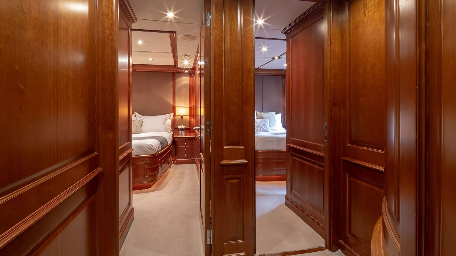 https://dev-api.arconyachts.com/storage/media/21520/conversions/769_6926304944-optimize.webp