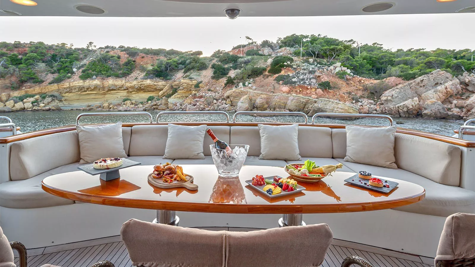 https://dev-api.arconyachts.com/storage/media/21521/conversions/769_5020433268-optimize.webp