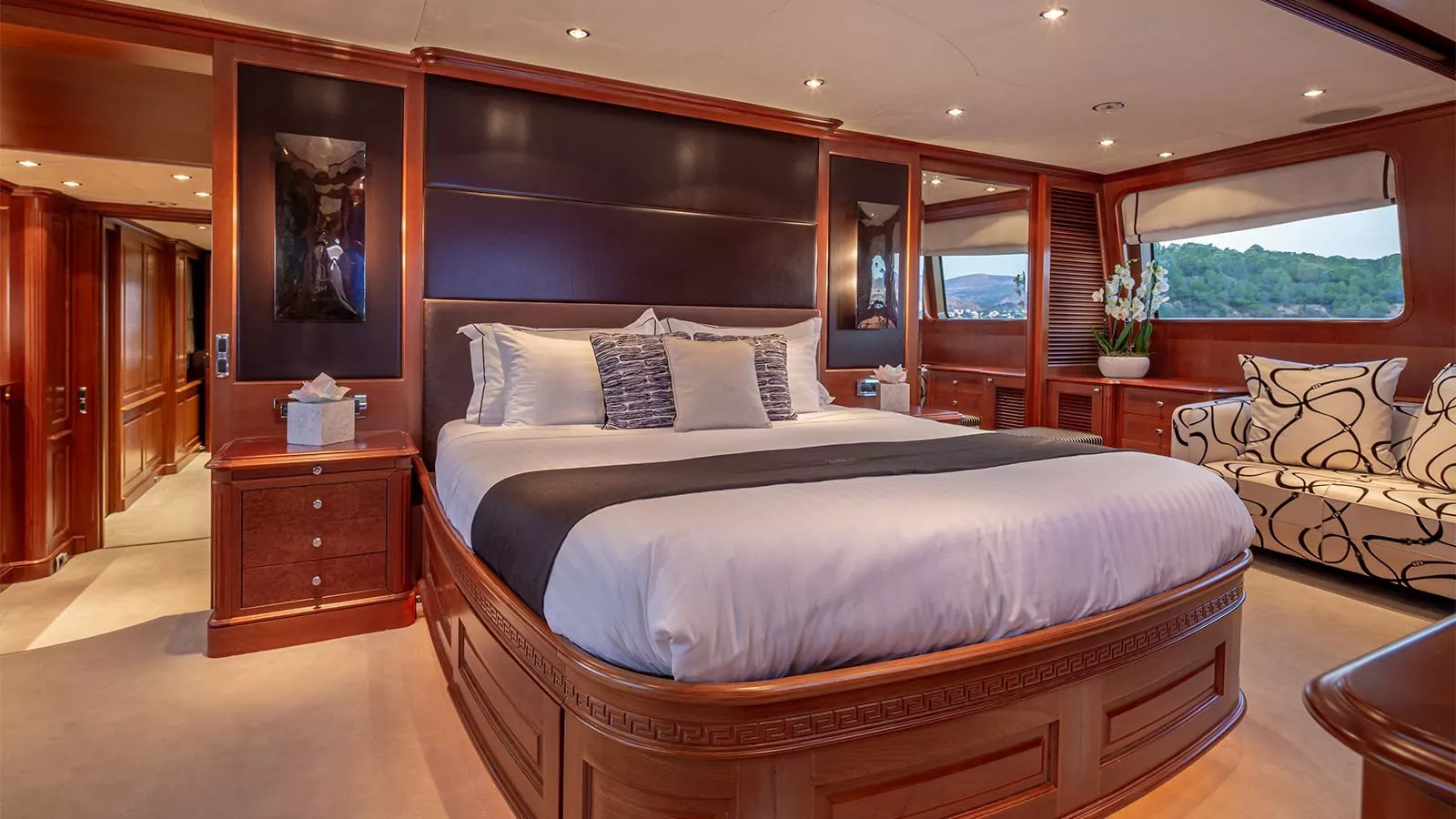 https://dev-api.arconyachts.com/storage/media/21522/conversions/769_1807355416-optimize.webp